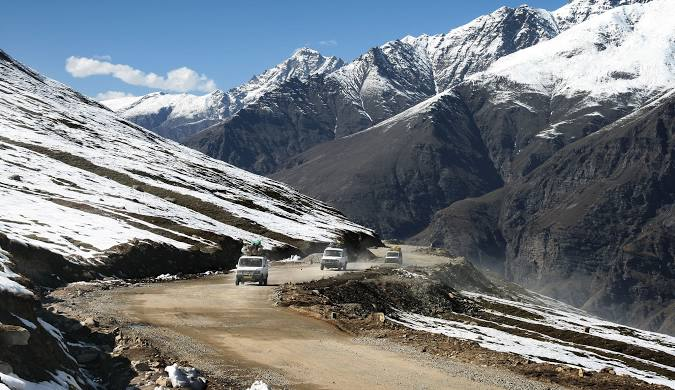 Snow-covered Rohtang Pass with tourists enjoying the mountain view — best places to visit in summer in India for snow and scenic drives.