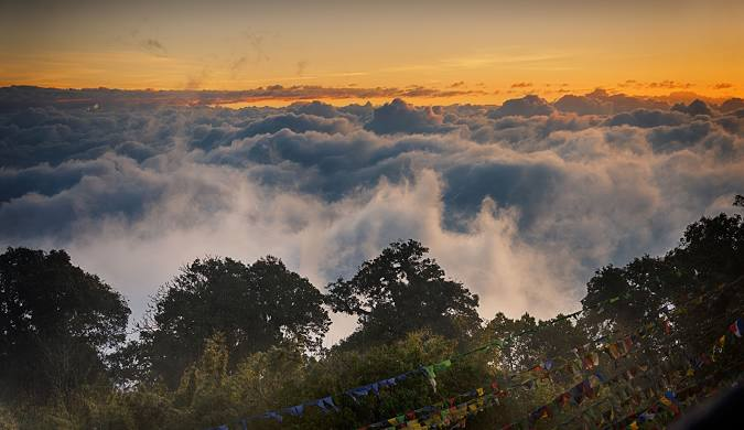 Sunrise view from Tiger Hill with Kanchenjunga glowing in golden light — best places to visit in summer in India for Himalayan sunrise views.