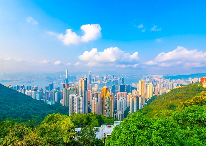 Victoria Peak Is one of he best places to Visit in hong ong
