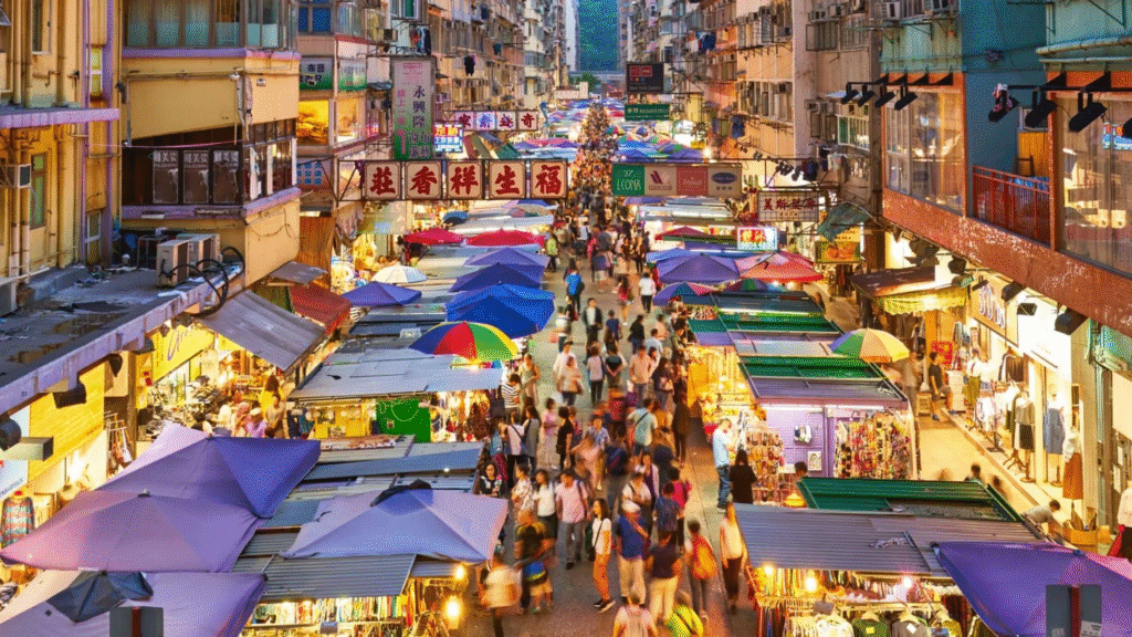Mong kong Market and there is rush in the market ( best Place to Visit in hong Kong)
