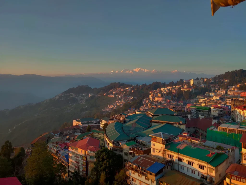 50 Best Time to Visit Darjeeling: The Ultimate Guide for Travelers best time visit darjeeling for honeymoon