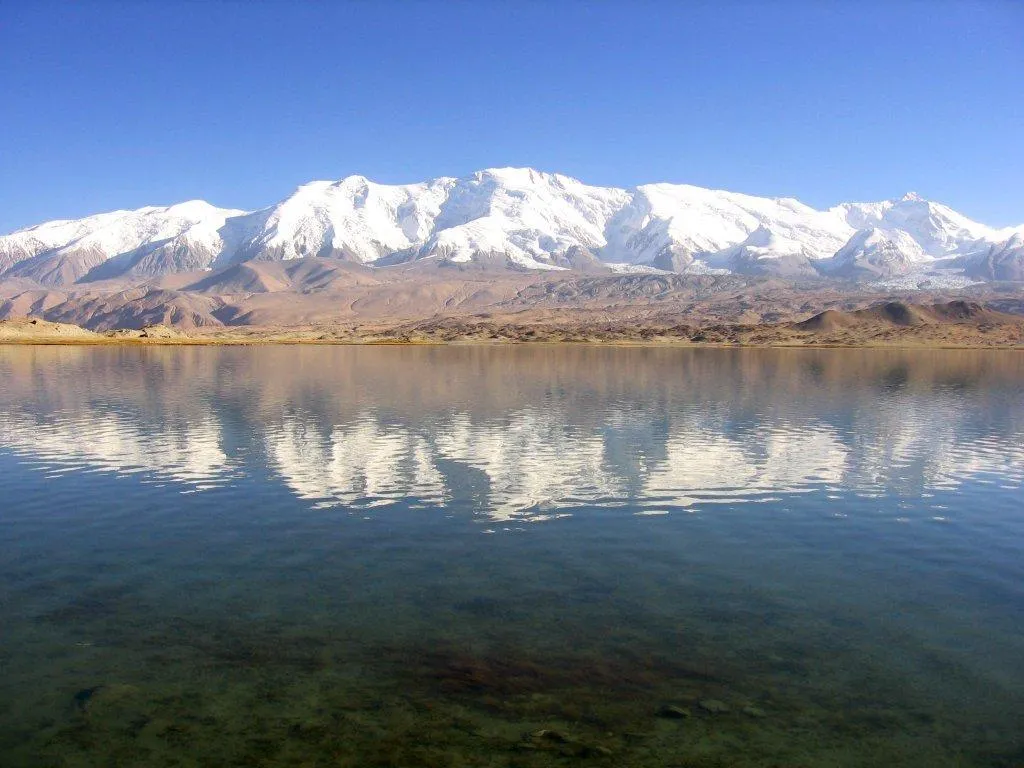 Karakul Lake: A Tranquil Paradise at the Foot of the Pamirs Karakul Lake: A Tranquil Paradise at the Foot of the Pamirs - image