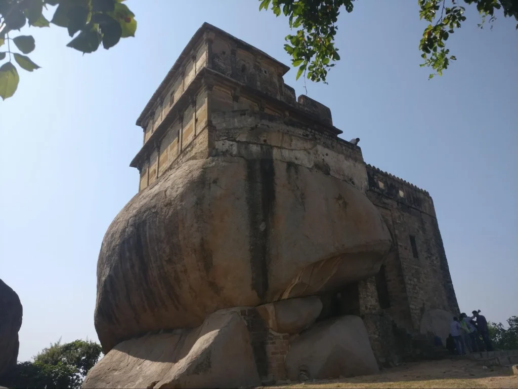 Madan Mahal Fort – A Glimpse into Gond Royalty Madan Mahal Fort – A Glimpse into Gond Royalty