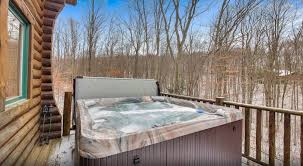 Cheap Weekend Getaways in Michigan for Couples with Hot Tub