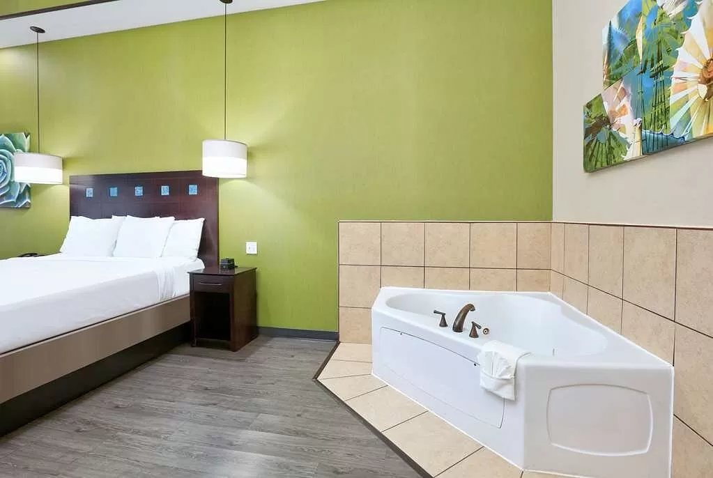 Hotel with Hot Tub in Room Fort Worth Texas